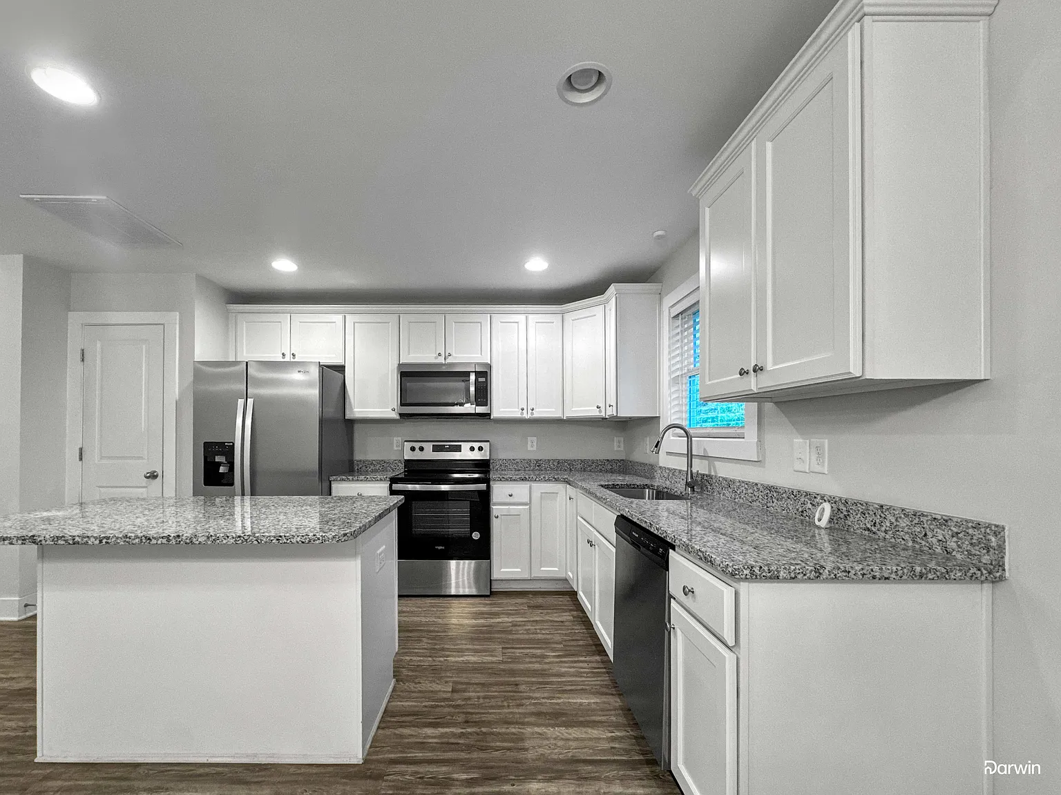 3 bed, 2.5 bath, 1558 sqft, $1,605 — Photo 4