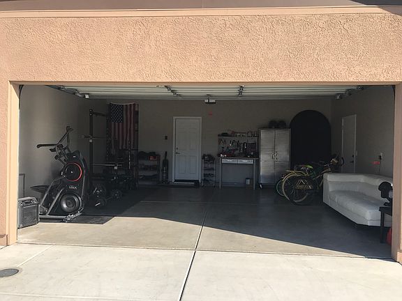 Spacious garage