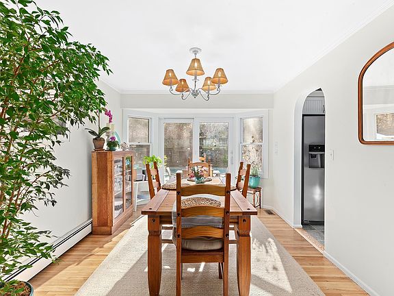4th image of 26 Island View Dr W
