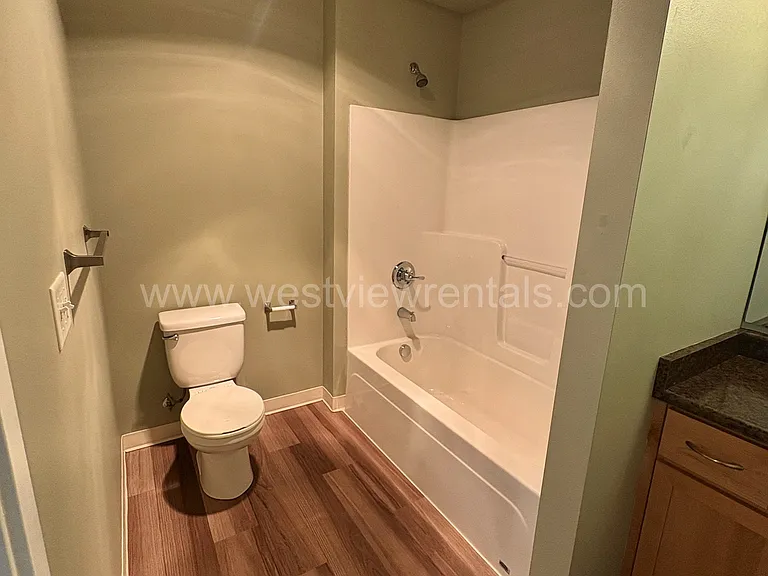 200 E Maple St — Photo 427