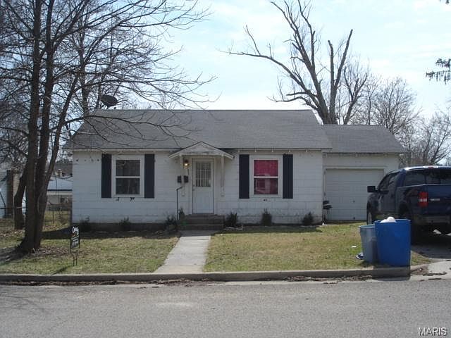 1st image of 303 W Gibbs St
