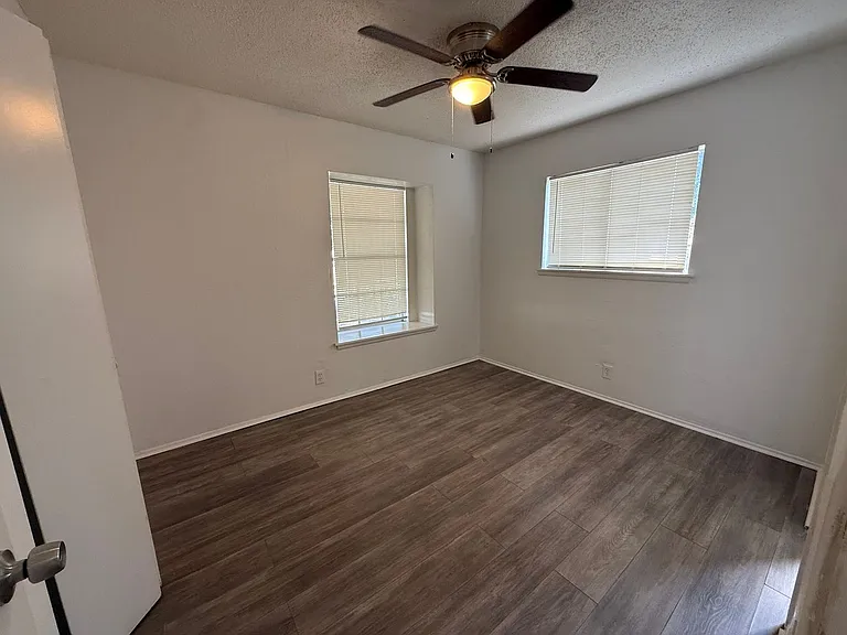 2307 Lake Louise Dr — Photo 4