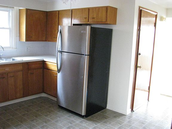3rd image of 39 Boland Dr