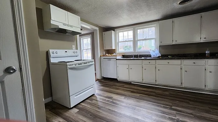 401 Grande Avenue Ext — Photo 1