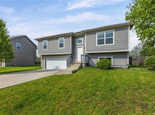 17188 S Kill Creek Rd, Gardner, KS 66030