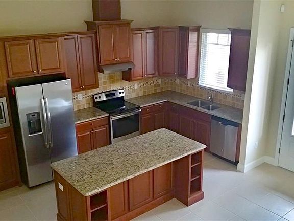 4th image of 13741 Benavente Ave