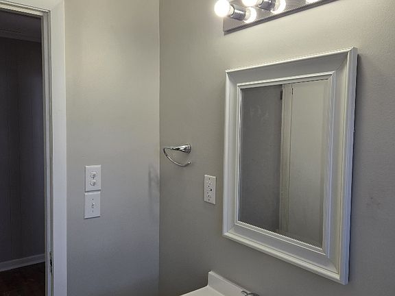 4th image of 109 Lancaster Dr