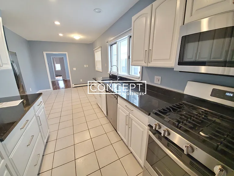 52 Mansfield St — Photo 2