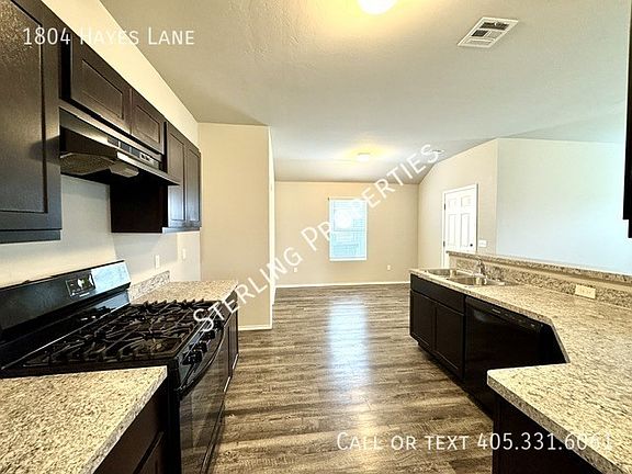 5th image of 1804 Hayes Ln