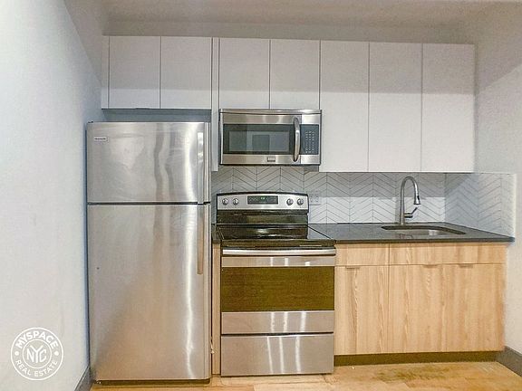4th image of 972 Greene Ave #3G