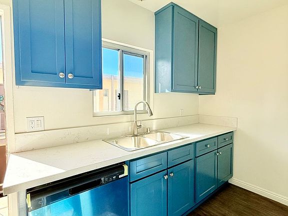 4th image of 957 1st St APT R
