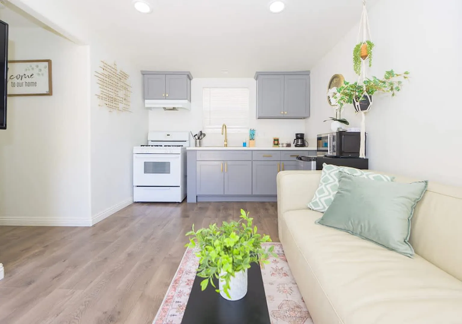 Stylish Guesthouse w/ Free Parking Near DTLA — Photo 1