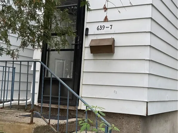 639 Albert St #7, Waterloo, ON N2L 3V5