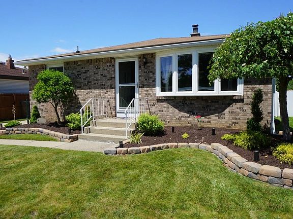 5th image of 80 Castlewood Dr