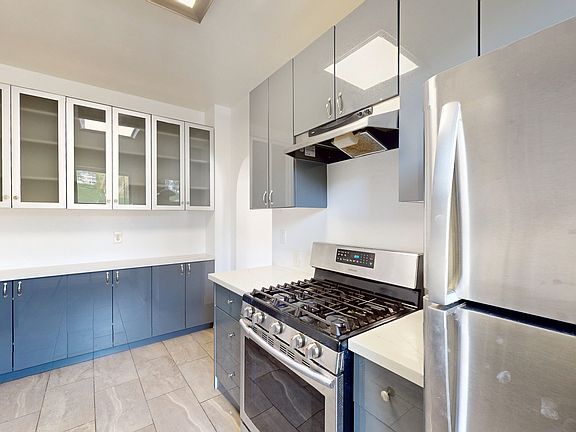 3rd image of 2195 Sacramento St #101