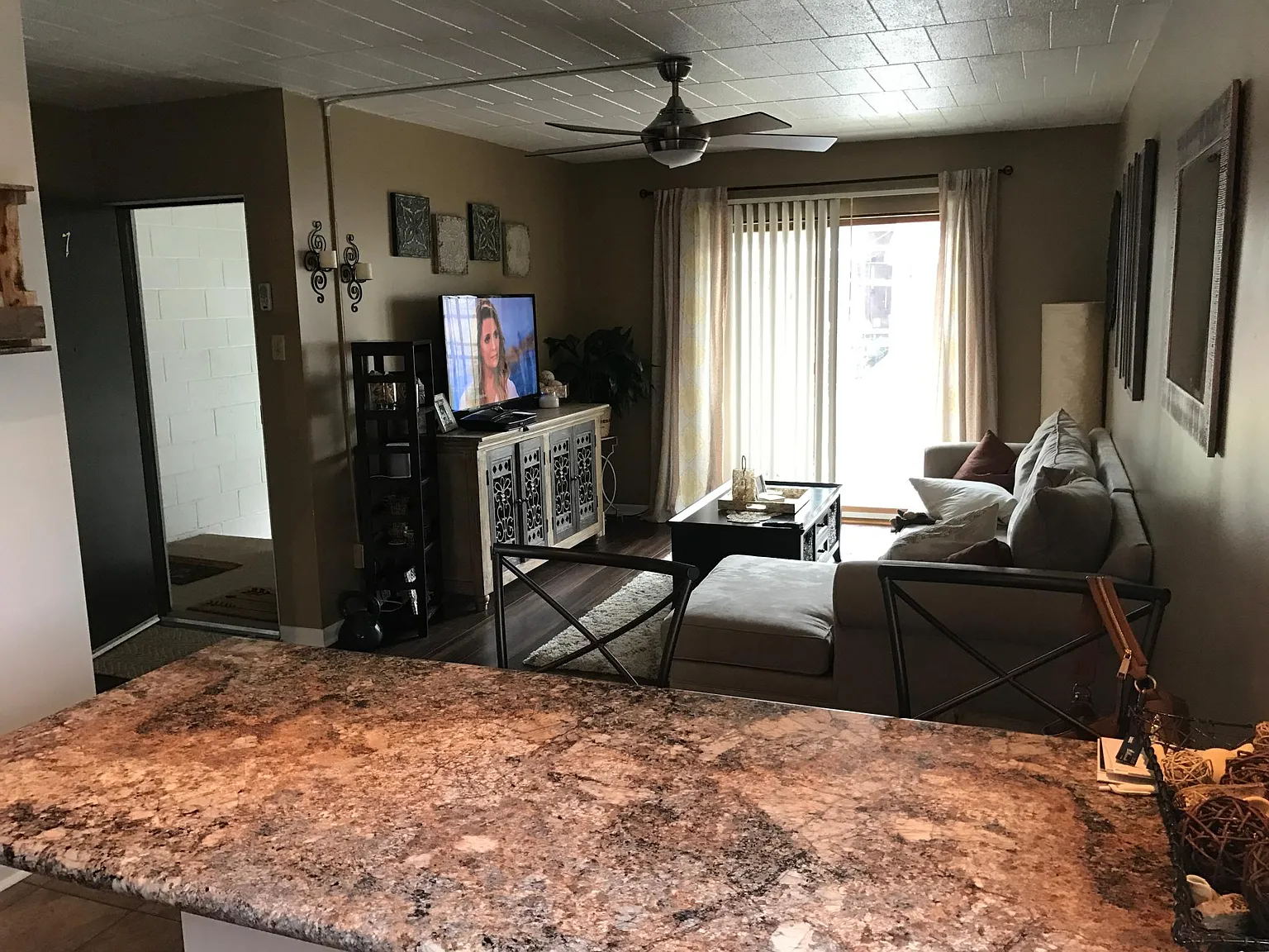 1 bed, 800 sqft, $1,250 — Photo 2