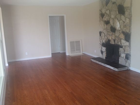 4th image of 13909 Mystic St