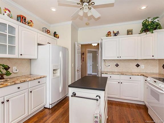 5th image of 74 Classic Oaks Cir