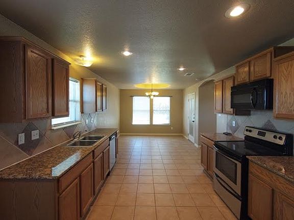 3rd image of 3702 Llano Estacado Ct