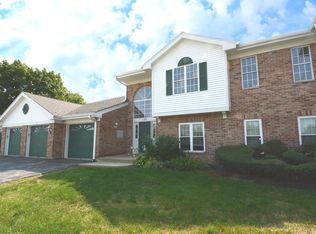 157 W Brandon Ct APT F, Palatine, IL 60067