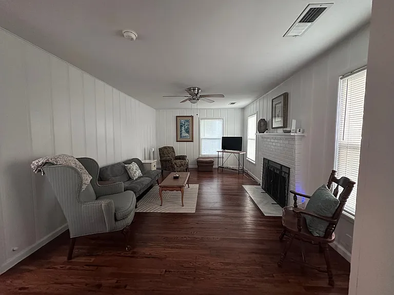 Grayson St — Photo 16