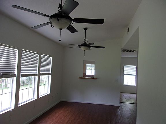 4th image of 5755 Perry Ln #B
