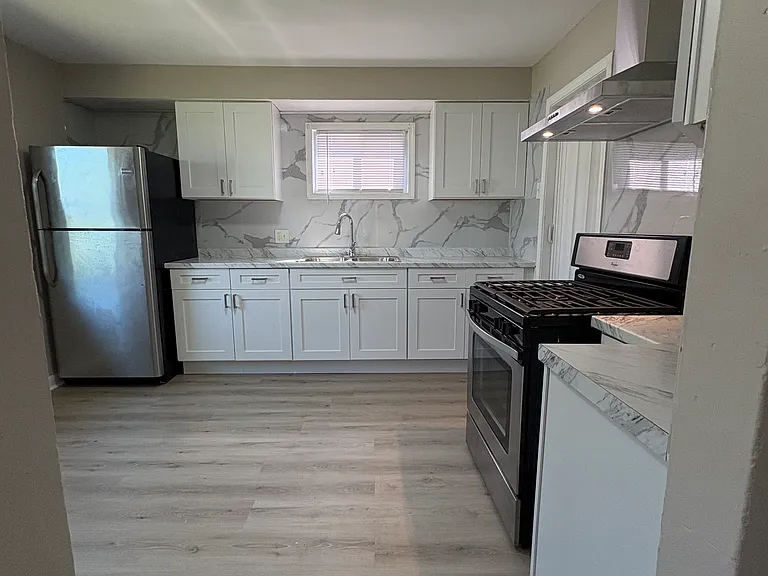 26437 Lehigh St — Photo 6