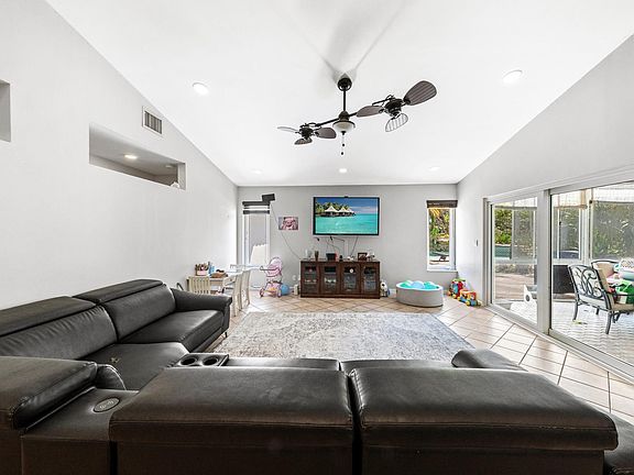 4th image of 14463 SW 16th Ct