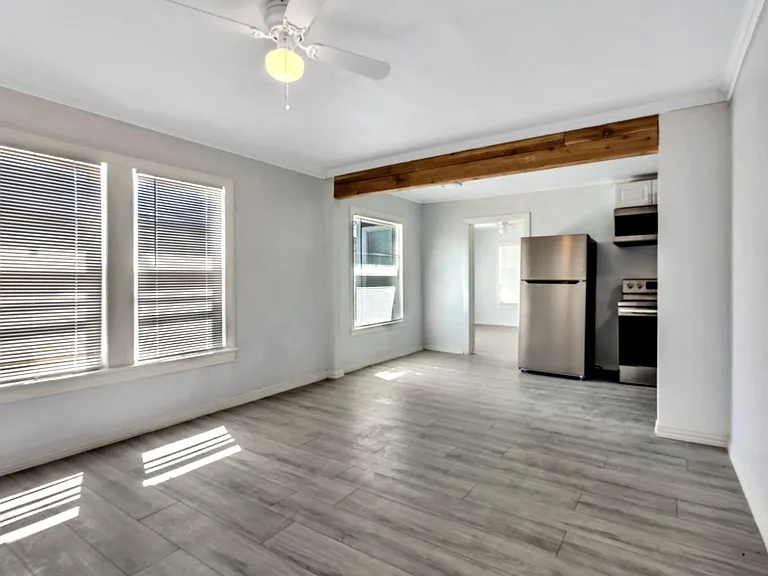 305 N Robinson St — Photo 12