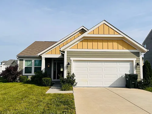 546 Williamsburg Dr Photo 1