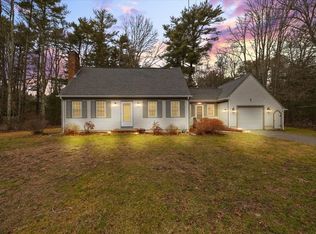 10 Bayberry Ln, Mattapoisett, MA 02739