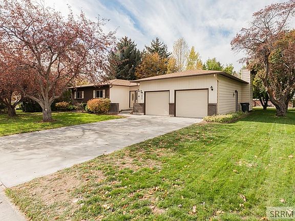 3rd image of 690 Brandon Dr