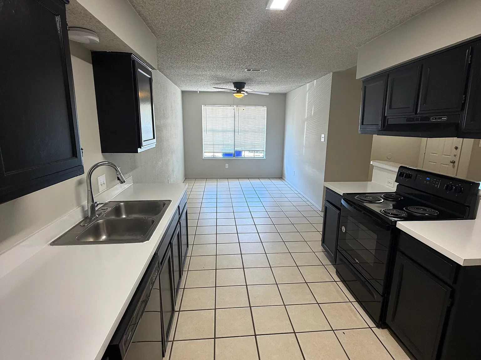 3 bed, 1211 sqft, $1,350 — Photo 4
