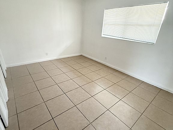 4th image of 241 SE Park St APT 3