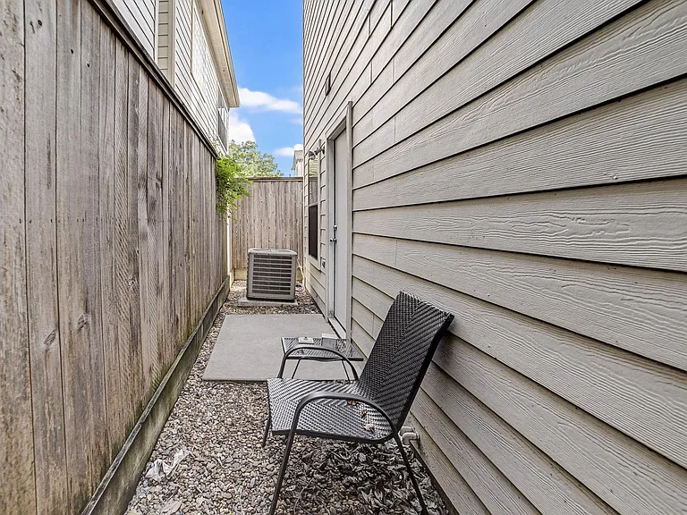 5838 Larkin St — Photo 27