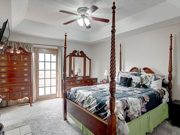 2nd image of 2412 Pheasant Ln