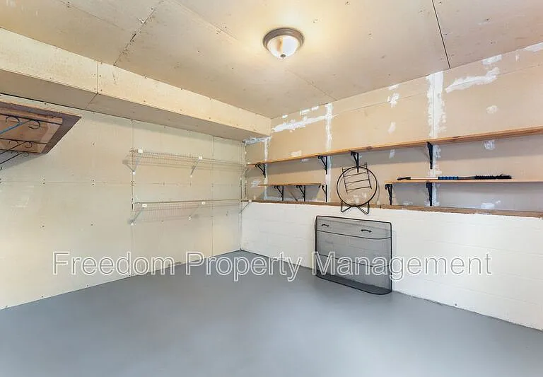 2516 Tabor Ct — Photo 32