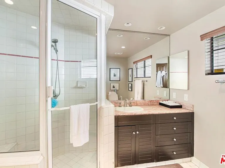 3200 Primera Ave — Photo 17