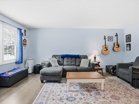 4th image of 84 Twin Oaks Terrace