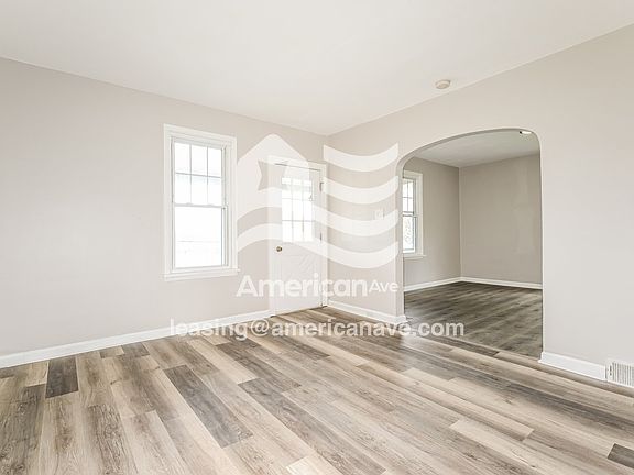 1288266_003_living_room_13671092.jpg