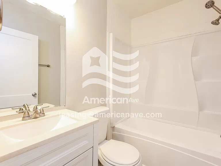 1176812_013_bathroom_14.jpg