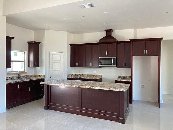 4th image of 2910 Tehuacan Dr