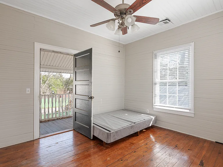 515 Center St — Photo 29