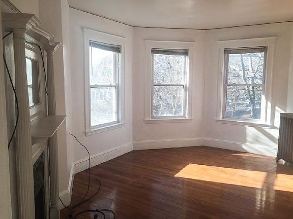 2nd image of 146 Cypress St #3