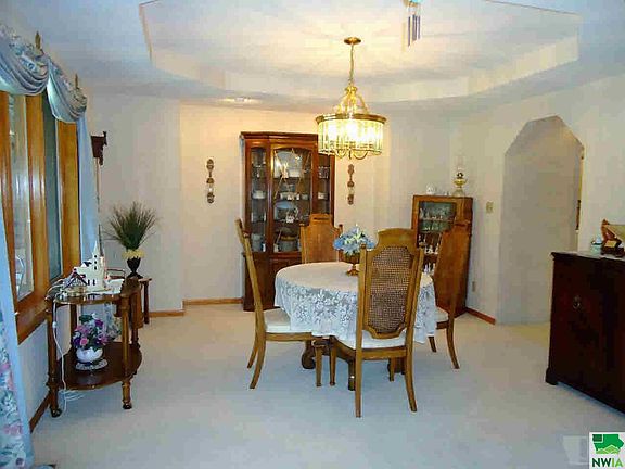 5th image of 3202 Leona Dr