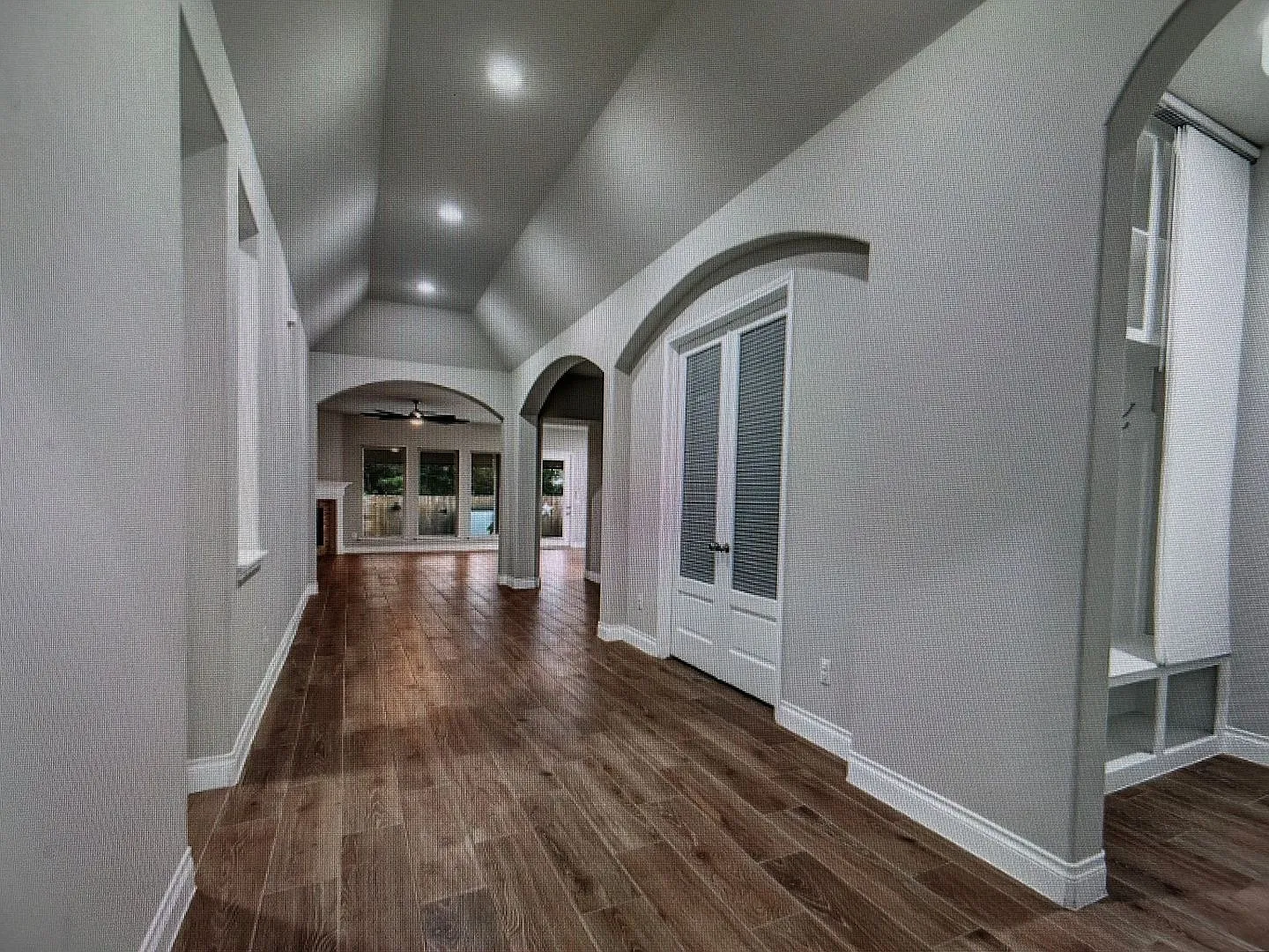 Stunning 4BR Perry House in New Caney — Photo 4