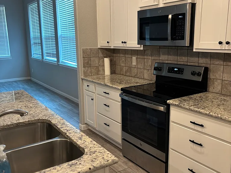811 Marlow Cv — Photo 10