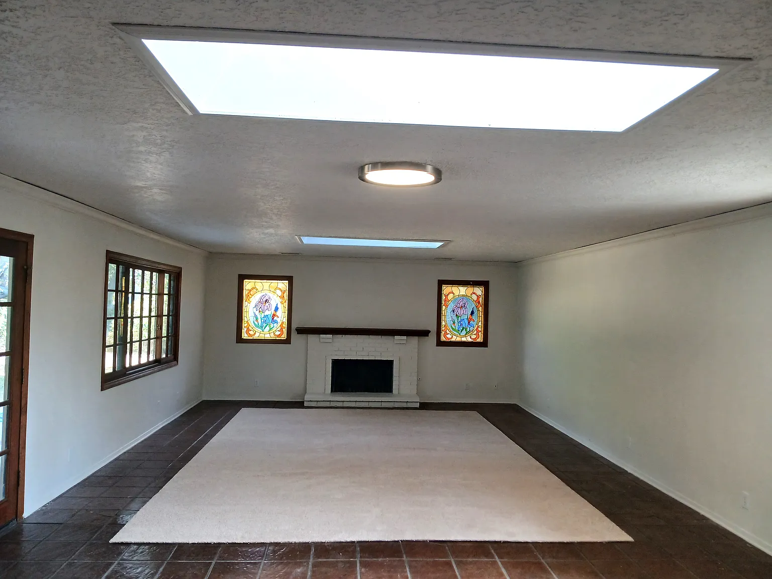 4 bed, 2.5 bath, 2757 sqft, $5,400 — Photo 2