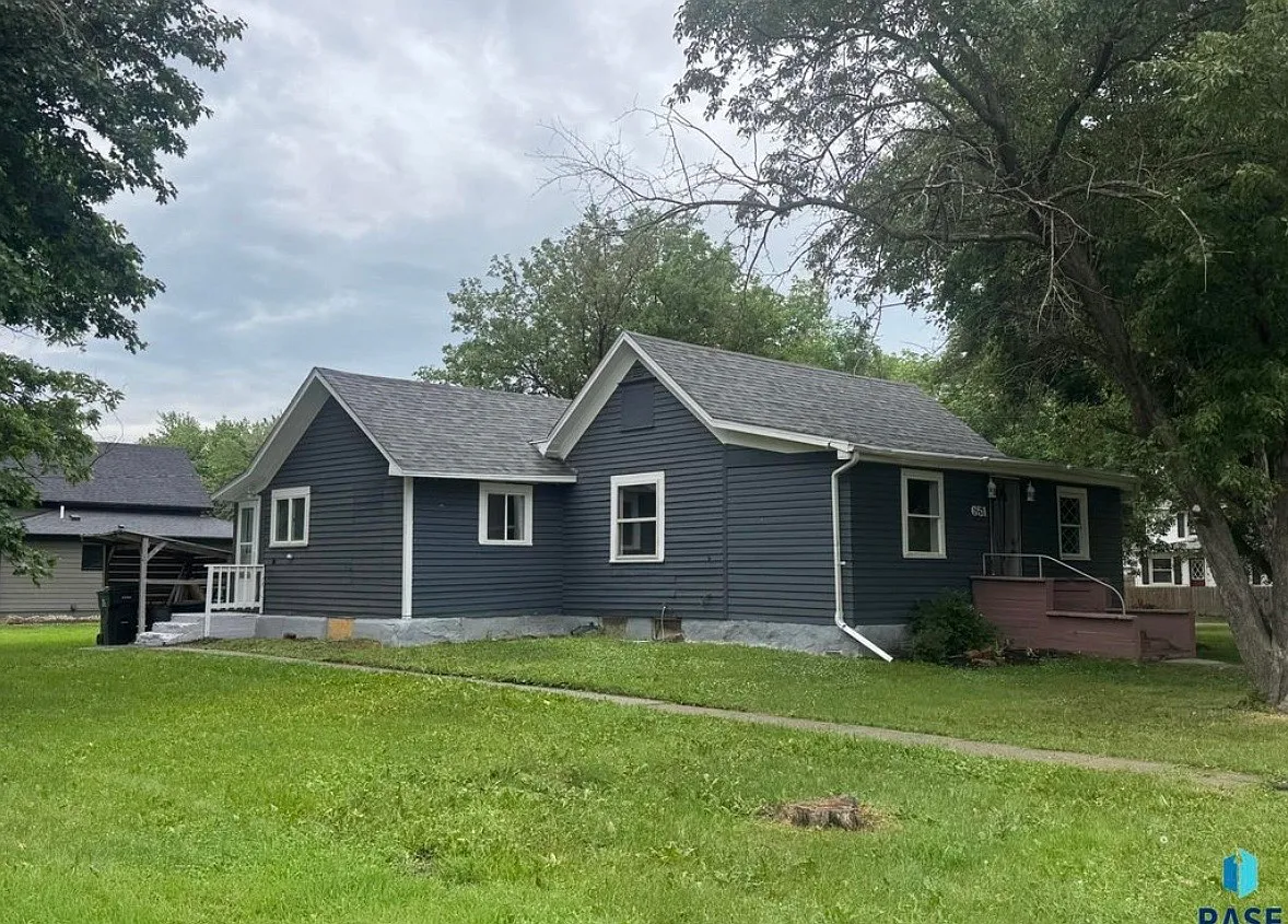 4 bed, 1263 sqft, $1,600 — Photo 1