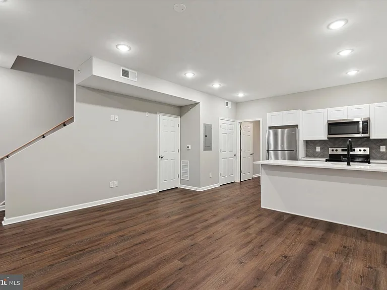 1230 N Marshall St #3R — Photo 9